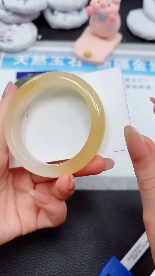 【闪购商品】石英质玉手镯未镶嵌684