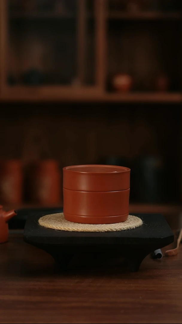 二生陶作微瑕矮青岩罐