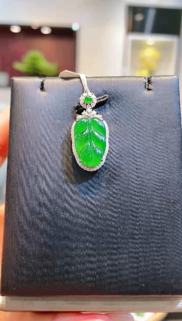 【闪购商品】翡翠颈饰18K金镶嵌A80天然A货翡翠吊坠