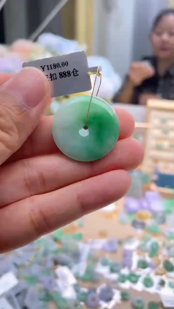 颈饰未镶嵌翡翠平安扣