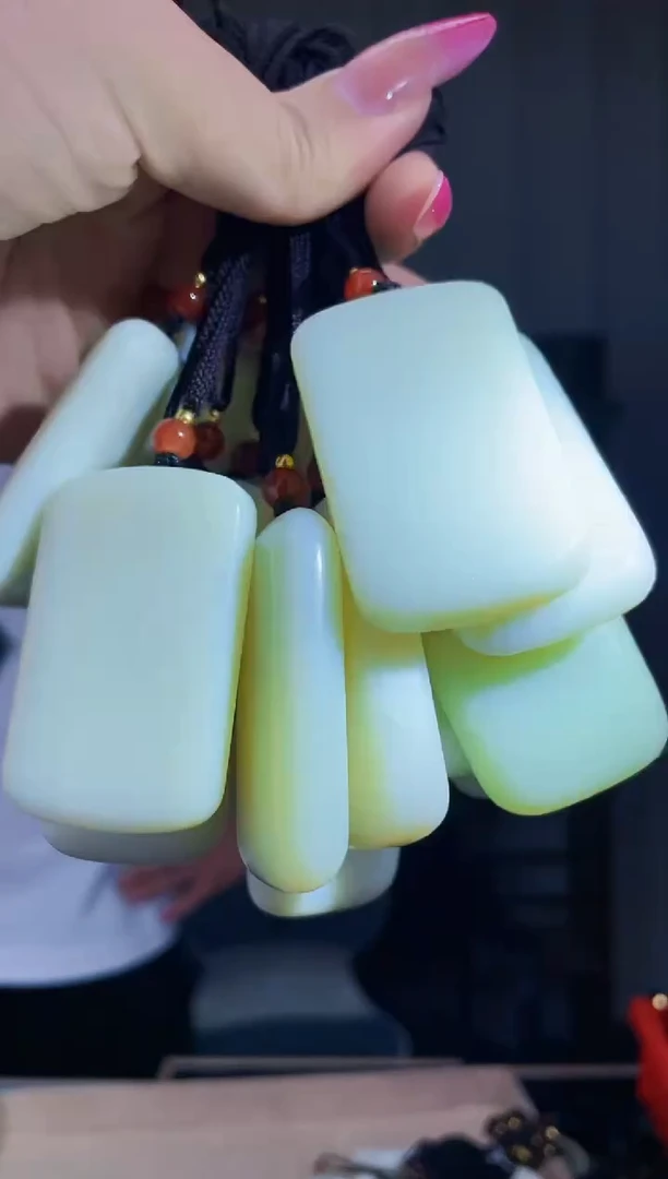 和田玉未镶嵌挂件拍一发一，多样性发货！