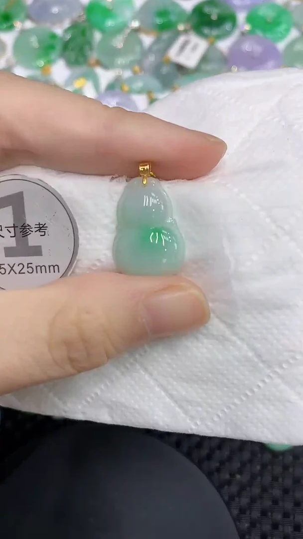 颈饰18K金镶嵌翡翠1111111111111111