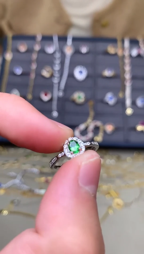 银S925镶嵌戒指石榴石（沙弗莱）戒指