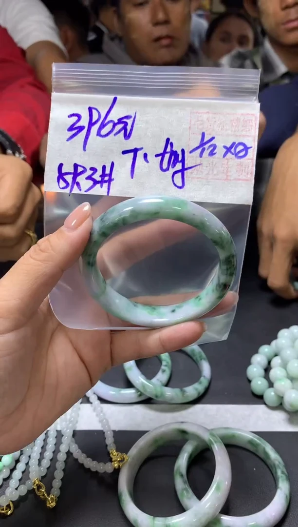 未镶嵌定制翡翠T****g+手镯59.3#396元  毛货需抛光