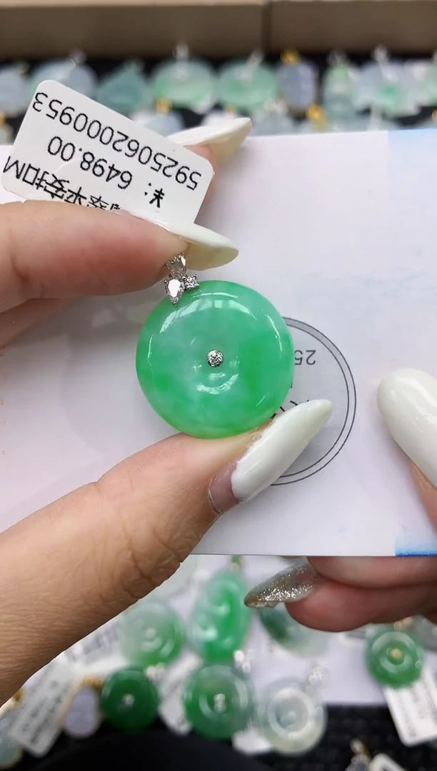颈饰18K金镶嵌翡翠11111111111