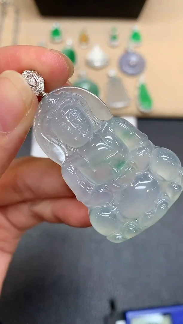 颈饰18K金镶嵌翡翠观音【无服务费