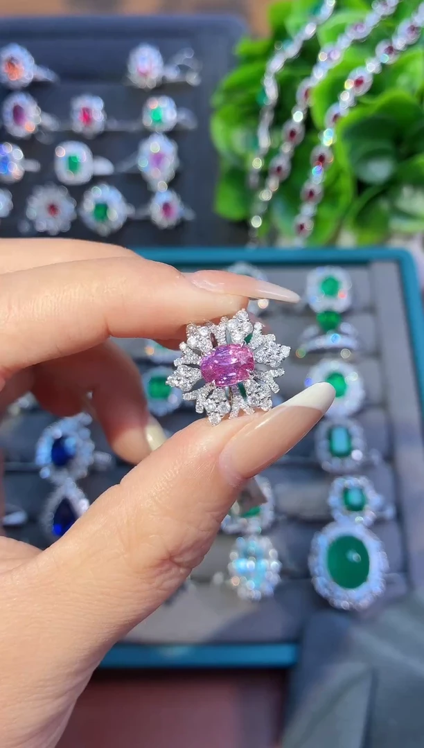 戒指彩色蓝宝石18K金镶嵌1.88克拉-无烧