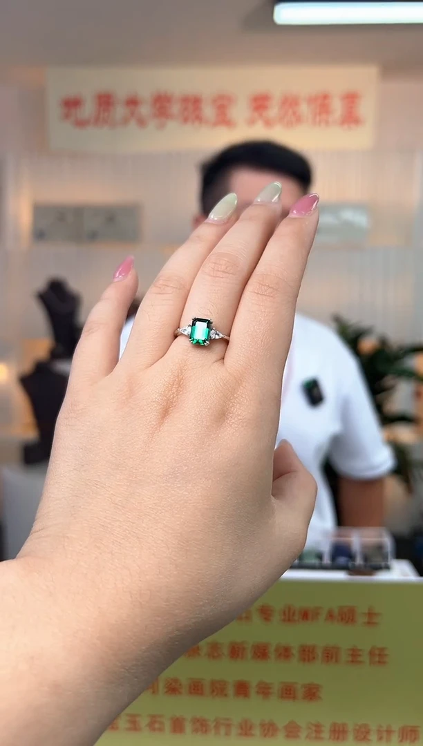 合成（培育）祖母绿银S925镶嵌s925培育祖母绿薄荷方糖戒指