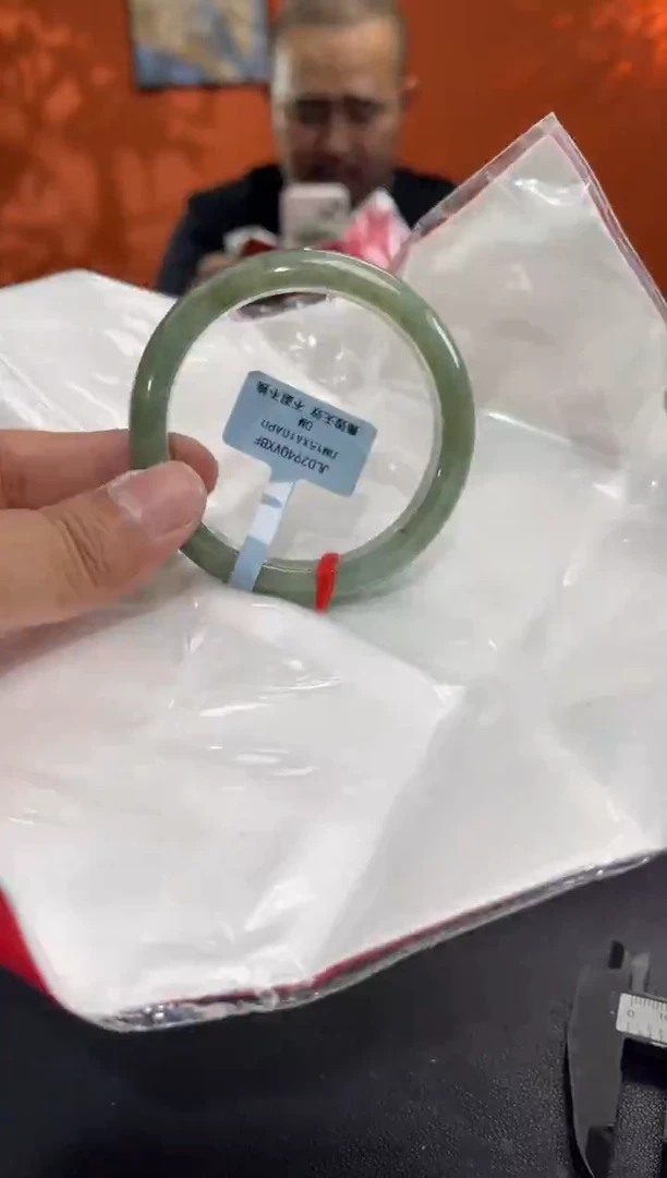 未镶嵌手镯翡翠6        圈口55