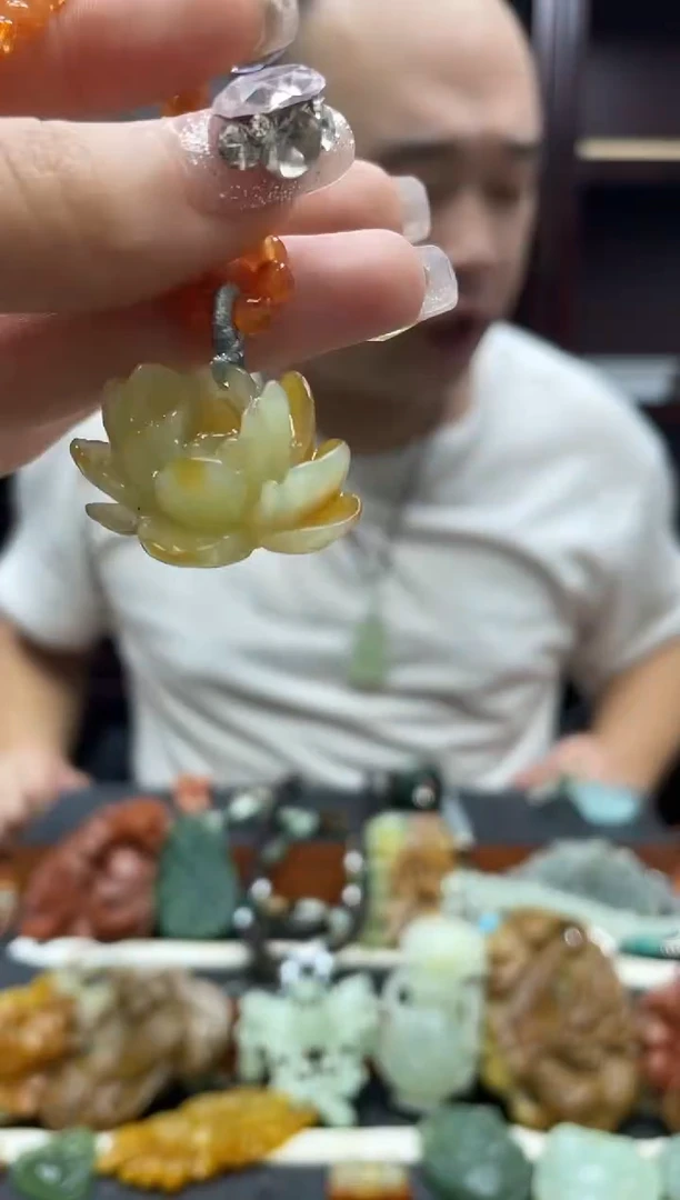 未镶嵌岫玉吊坠·