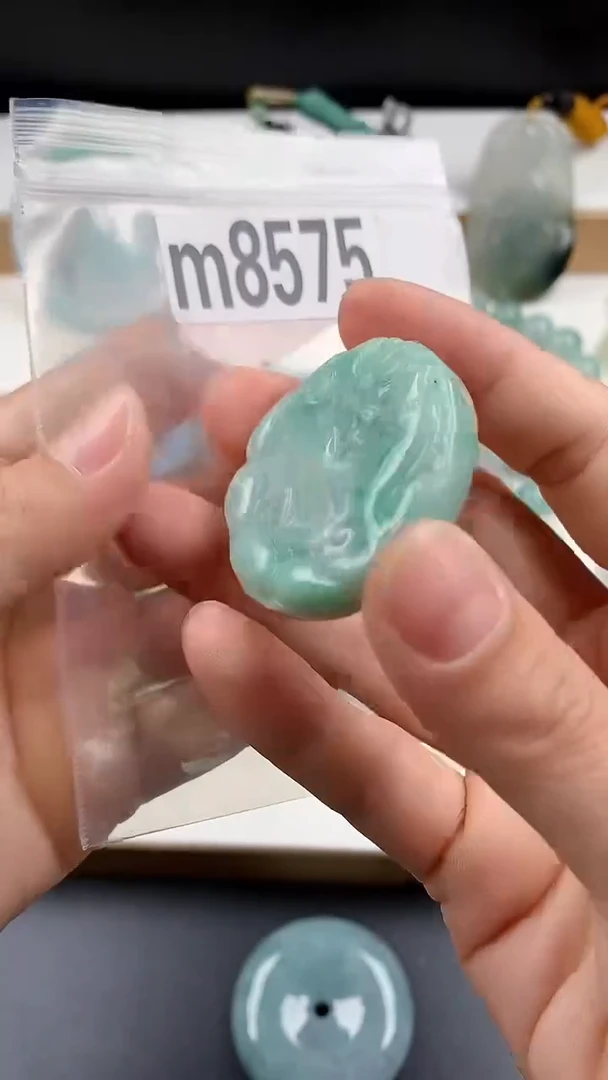 颈饰未镶嵌翡翠天然翡翠吊坠挂件