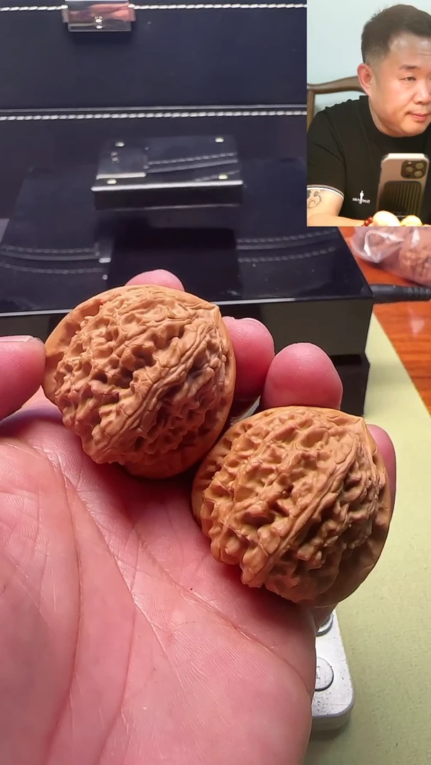 【闪购商品】文玩核桃吊坠汉高三角