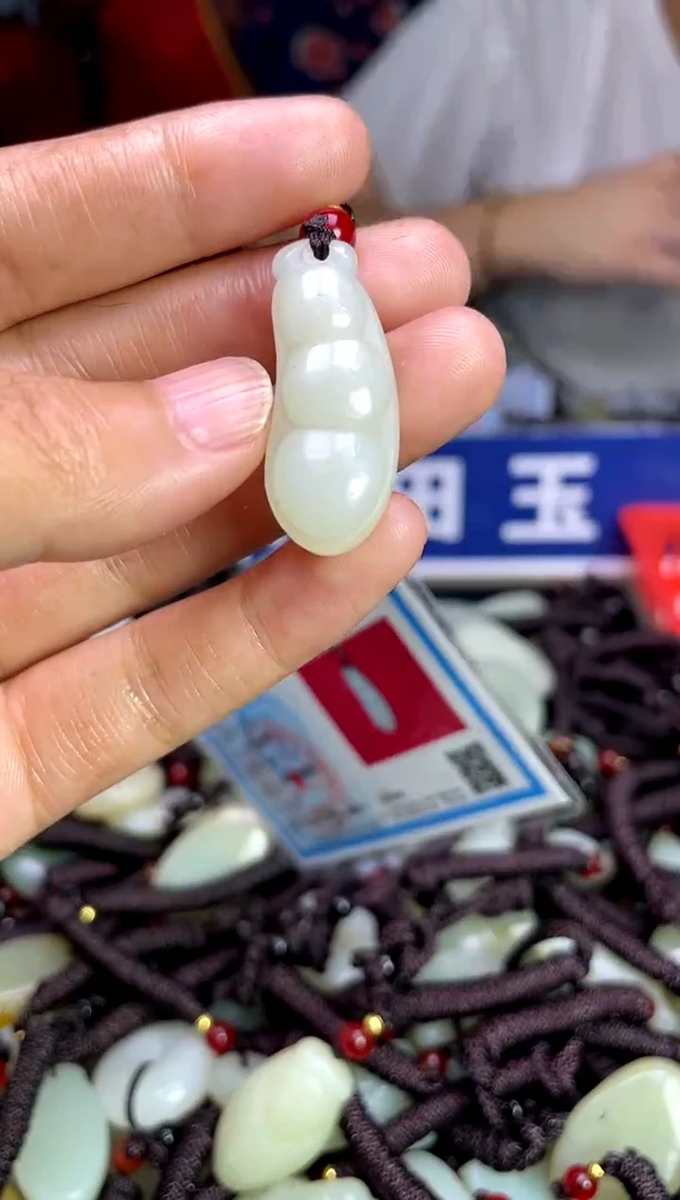 未镶嵌和田玉摆件1