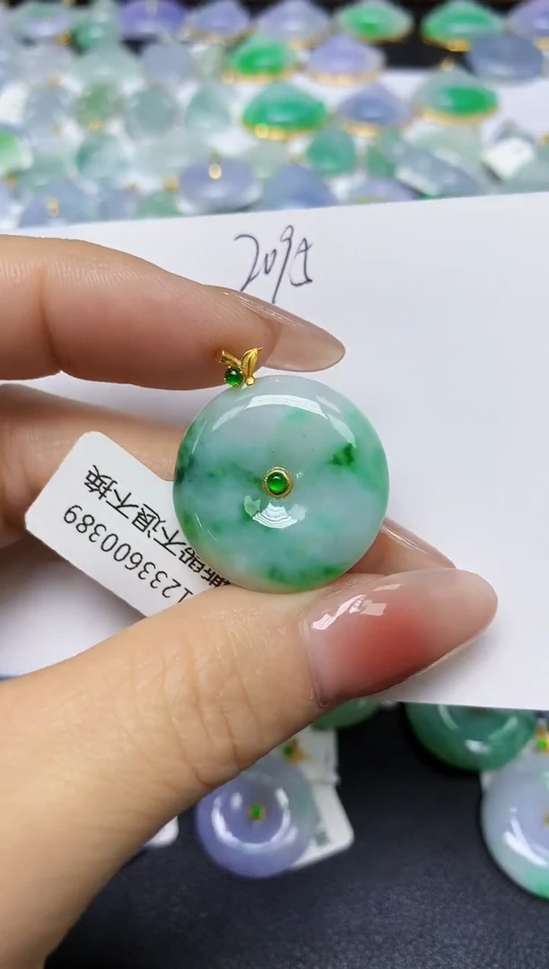 翡翠18K金镶嵌颈饰 天然缅甸翡翠A货