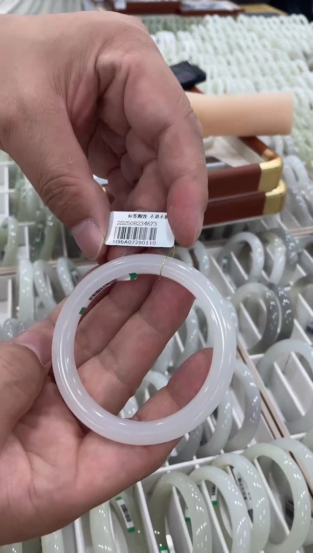 未镶嵌手镯和田玉57圈口 0110