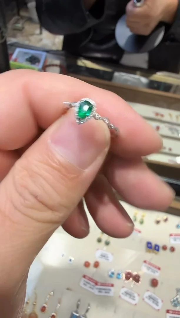 18K金镶嵌戒指祖母绿多样性发一