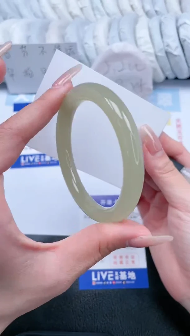 【闪购商品】石英质玉手镯未镶嵌T53-58