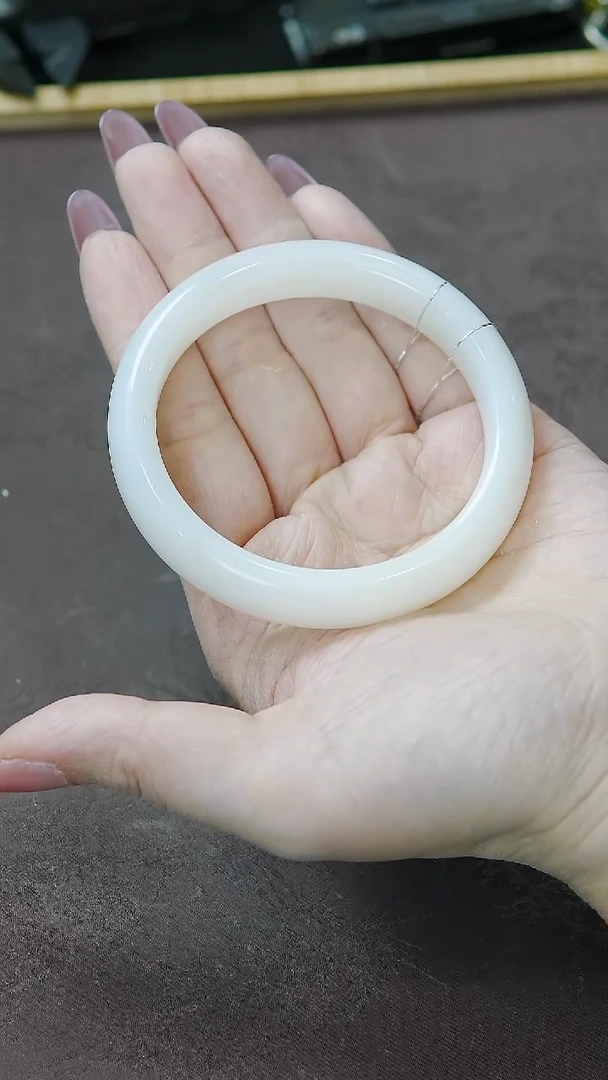 未镶嵌手镯和田玉54圈口  新疆且末白手镯