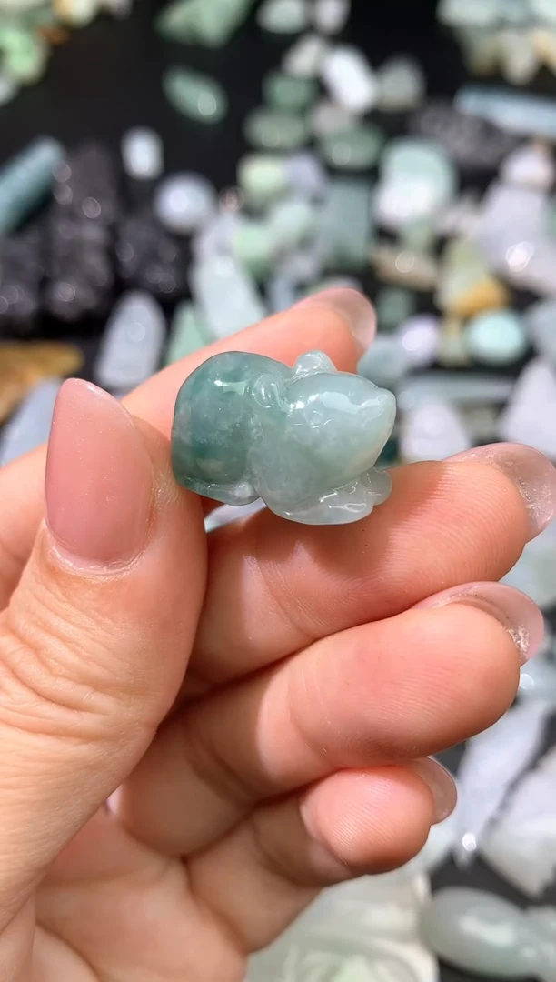 颈饰未镶嵌翡翠吊坠