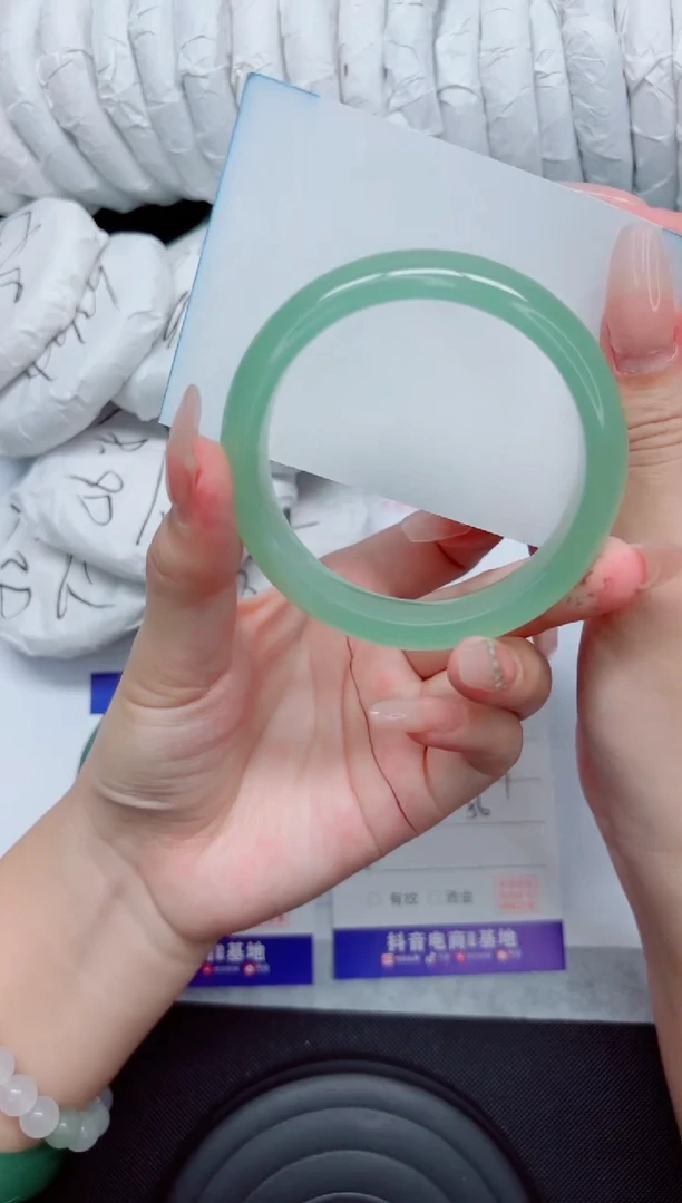 石英质玉手镯未镶嵌127-56