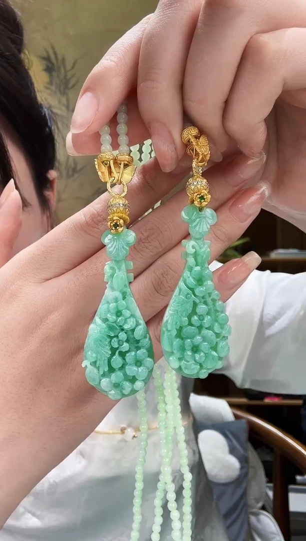 颈饰未镶嵌翡翠多样发其一个