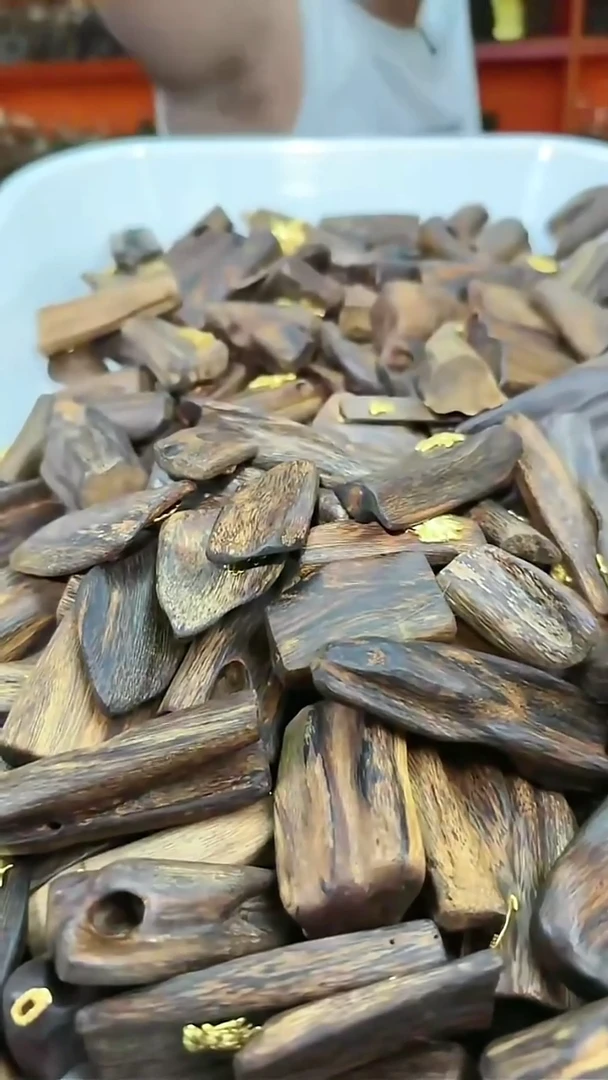 沉香吊坠17号红土发三个多样性发一