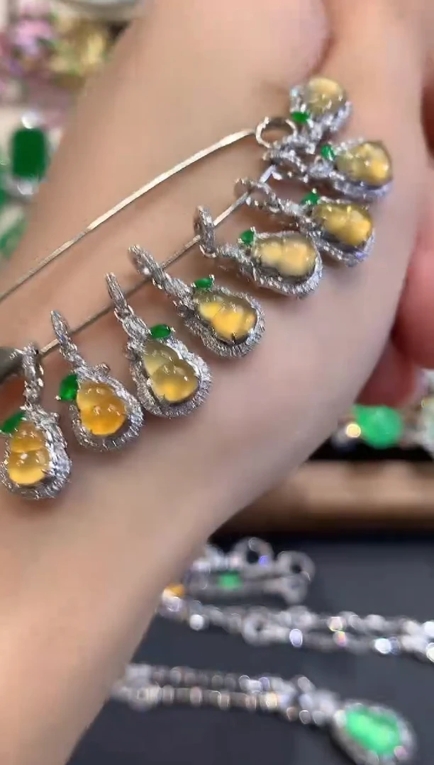 吊坠(不含链)18K金镶嵌翡翠q18多样性一件发货