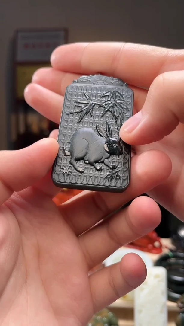 颈饰未镶嵌和田玉吊坠