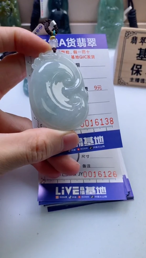 翡翠未镶嵌颈饰