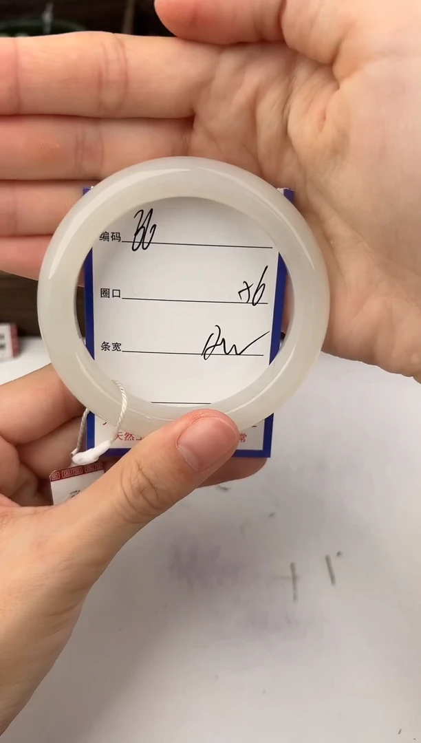 未镶嵌手镯和田玉66颜色微差无瑕疵