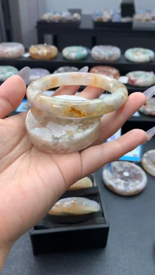 未镶嵌手镯石英质玉（56-57圈口）赠送镯心 无证书