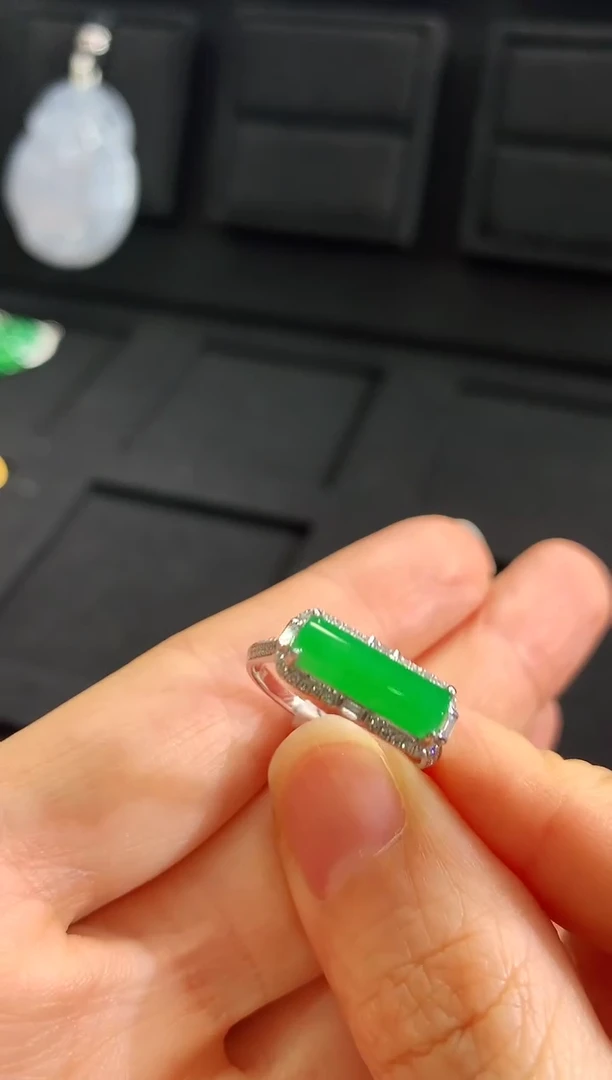 【闪购商品】翡翠戒指18K金镶嵌戒指