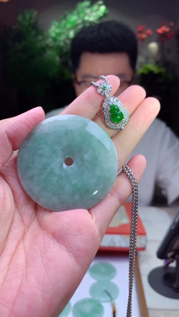 颈饰未镶嵌翡翠挂件发货