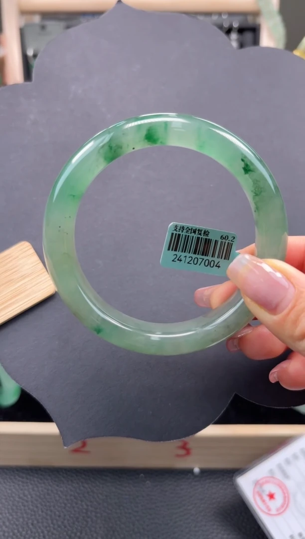 【闪购商品】石英质玉手镯未镶嵌口径60.2