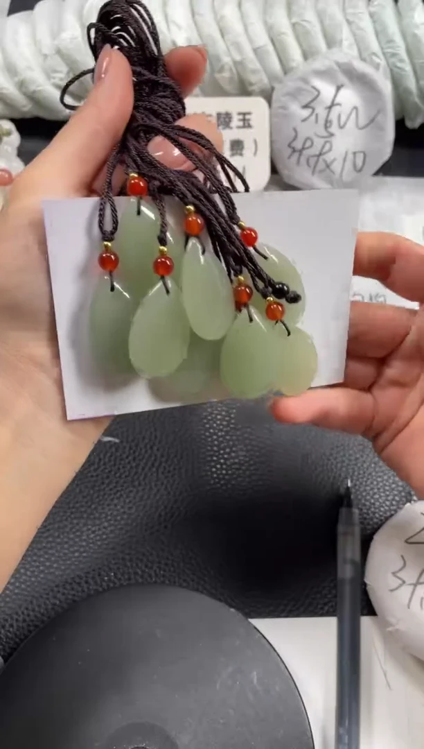 【闪购商品】石英质玉手镯未镶嵌多样性发货，拍一发一