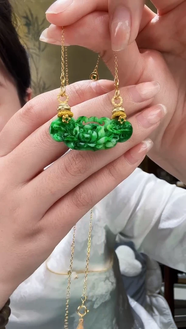 颈饰未镶嵌翡翠吊坠