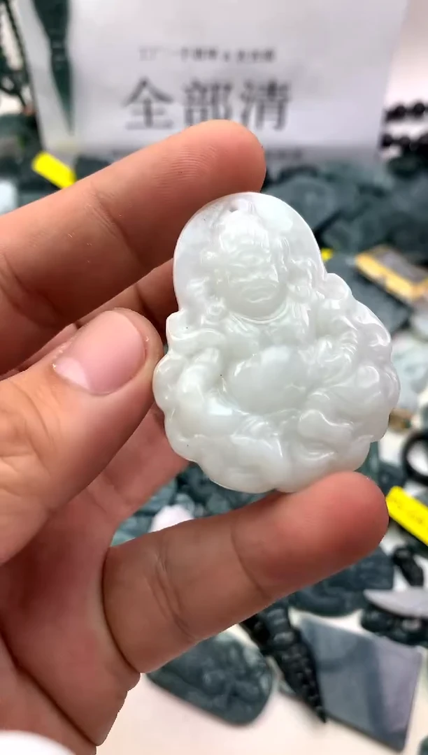 翡翠未镶嵌颈饰财神爷
