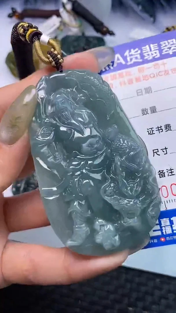 颈饰未镶嵌翡翠