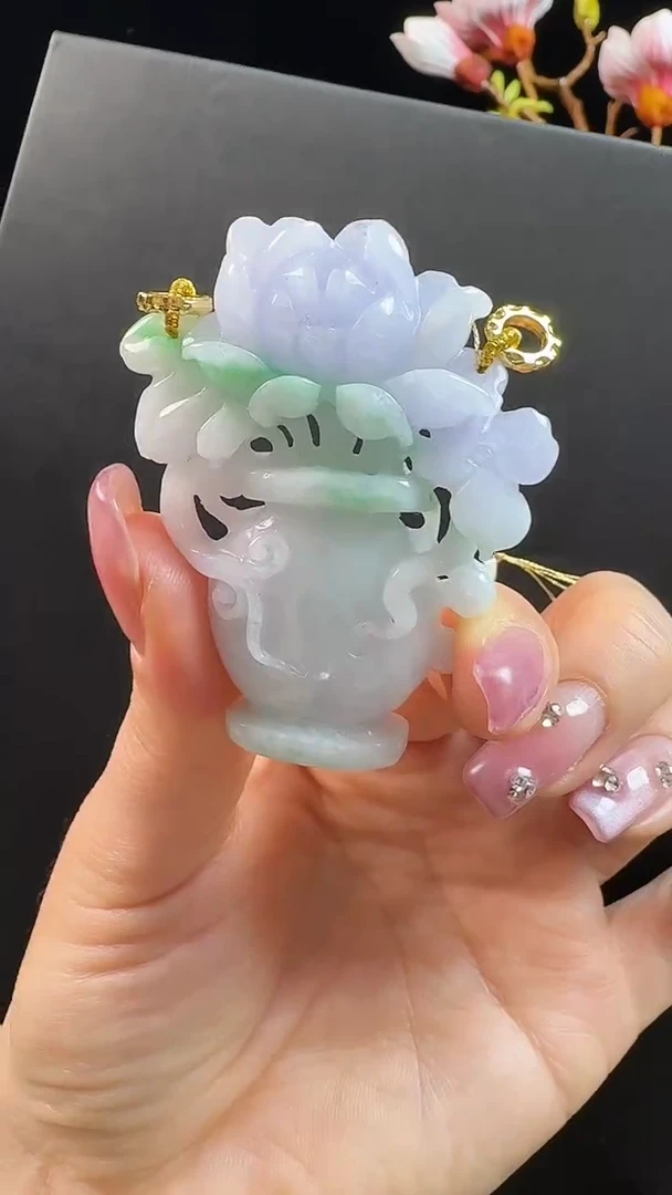 颈饰未镶嵌翡翠花瓶