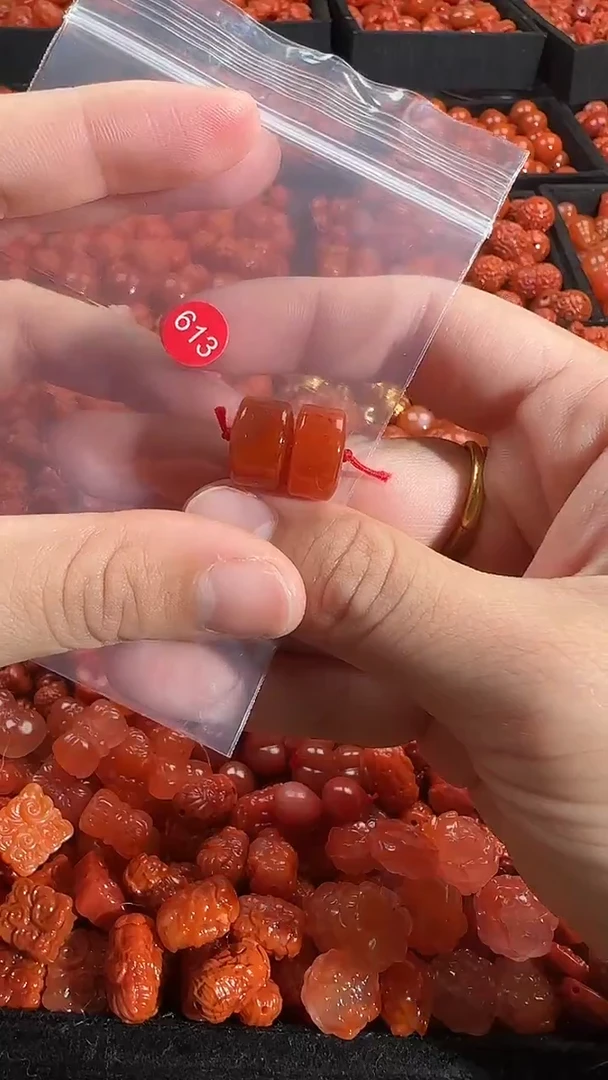 颈饰未镶嵌南红玛瑙1