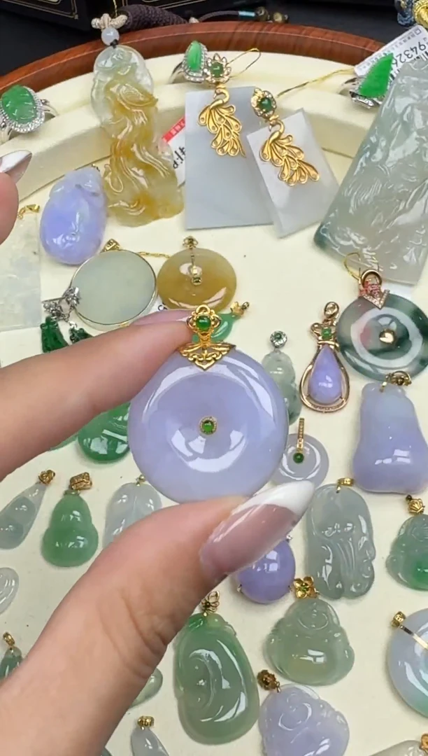 吊坠(赠链)18K金镶嵌翡翠2180