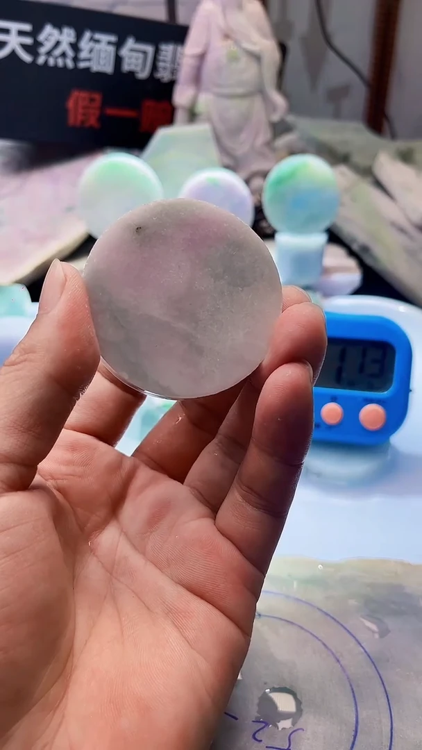 翡翠挂件未镶嵌翡翠
