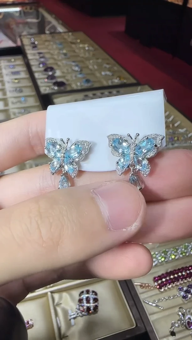 银S925镶嵌托帕石耳饰17mm天空蓝耳钉