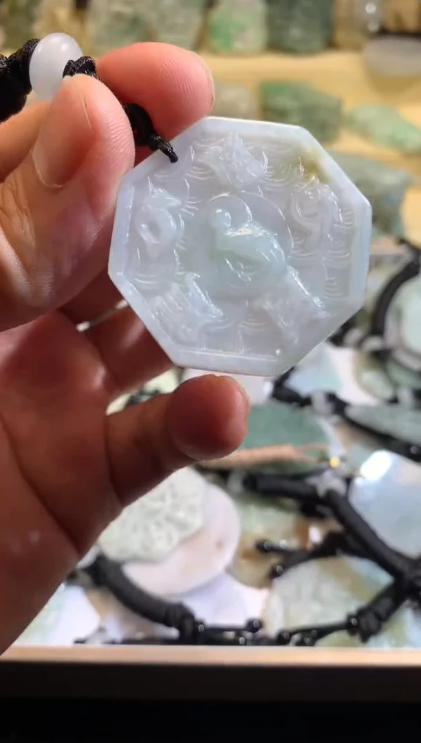 翡翠未镶嵌颈饰5/28/076