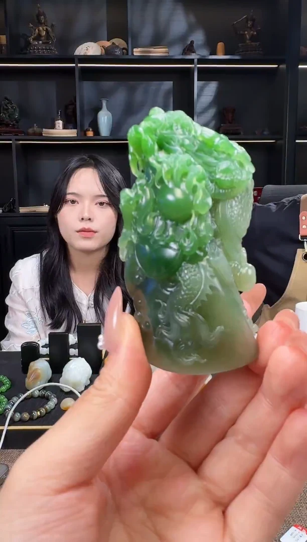 颈饰未镶嵌和田玉留*白碧玉龙
