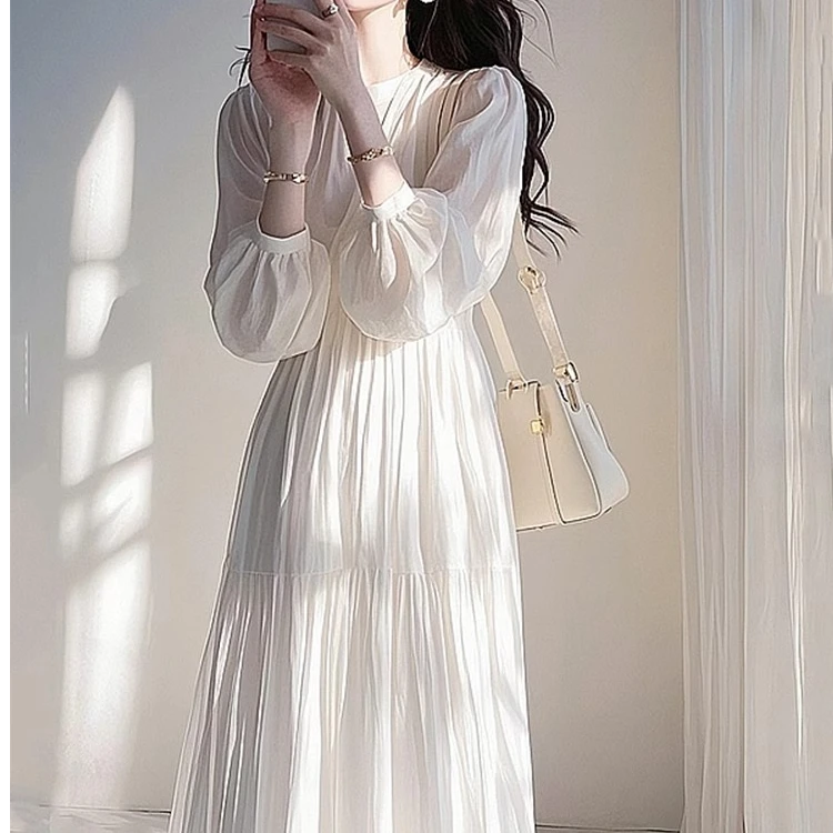 法式泡泡袖圆领连衣裙女度假风超仙收腰大摆长裙2025春季新款裙子