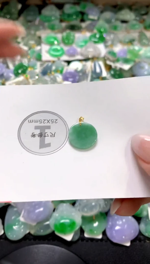 颈饰18K金镶嵌翡翠1111111111111111