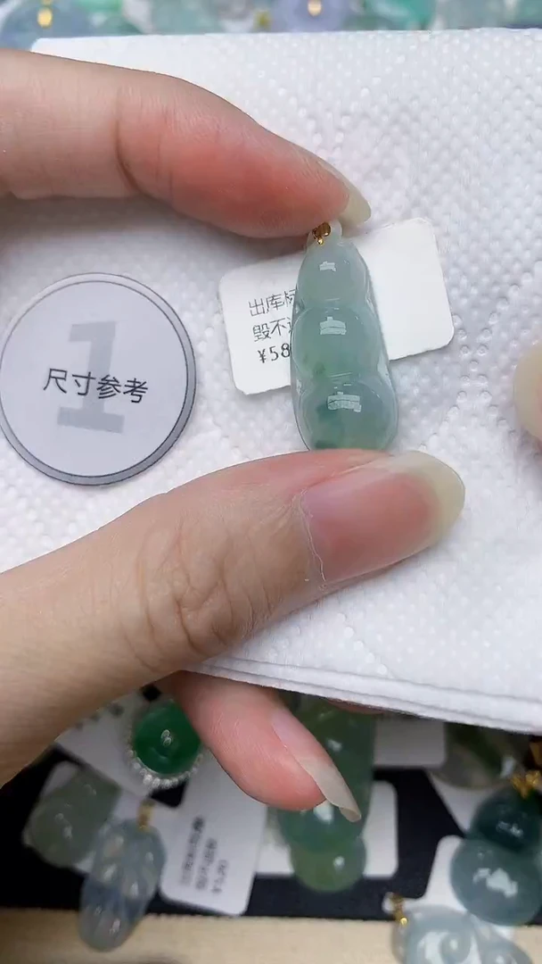 颈饰18K金镶嵌翡翠天然A货翡翠