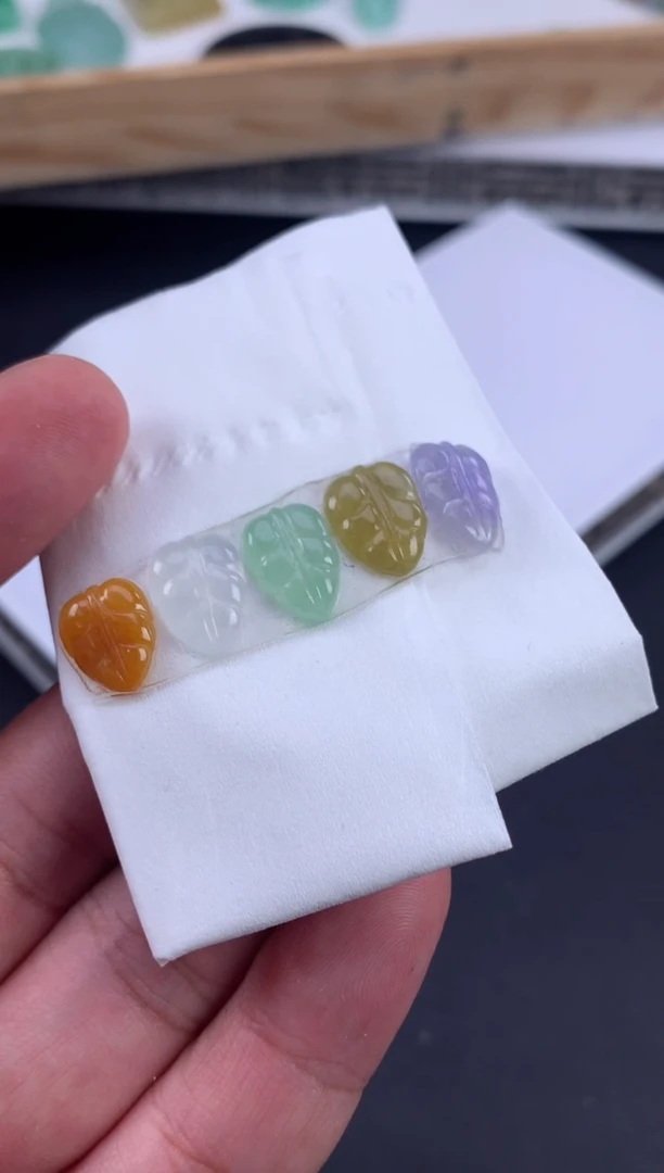 未镶嵌定制翡翠b**o翡翠