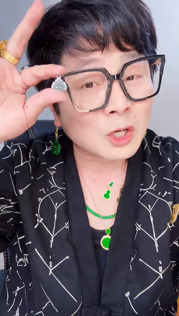 【闪购商品】翡翠颈饰未镶嵌一件